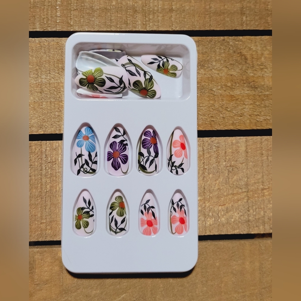 Boutique Press On Nails
